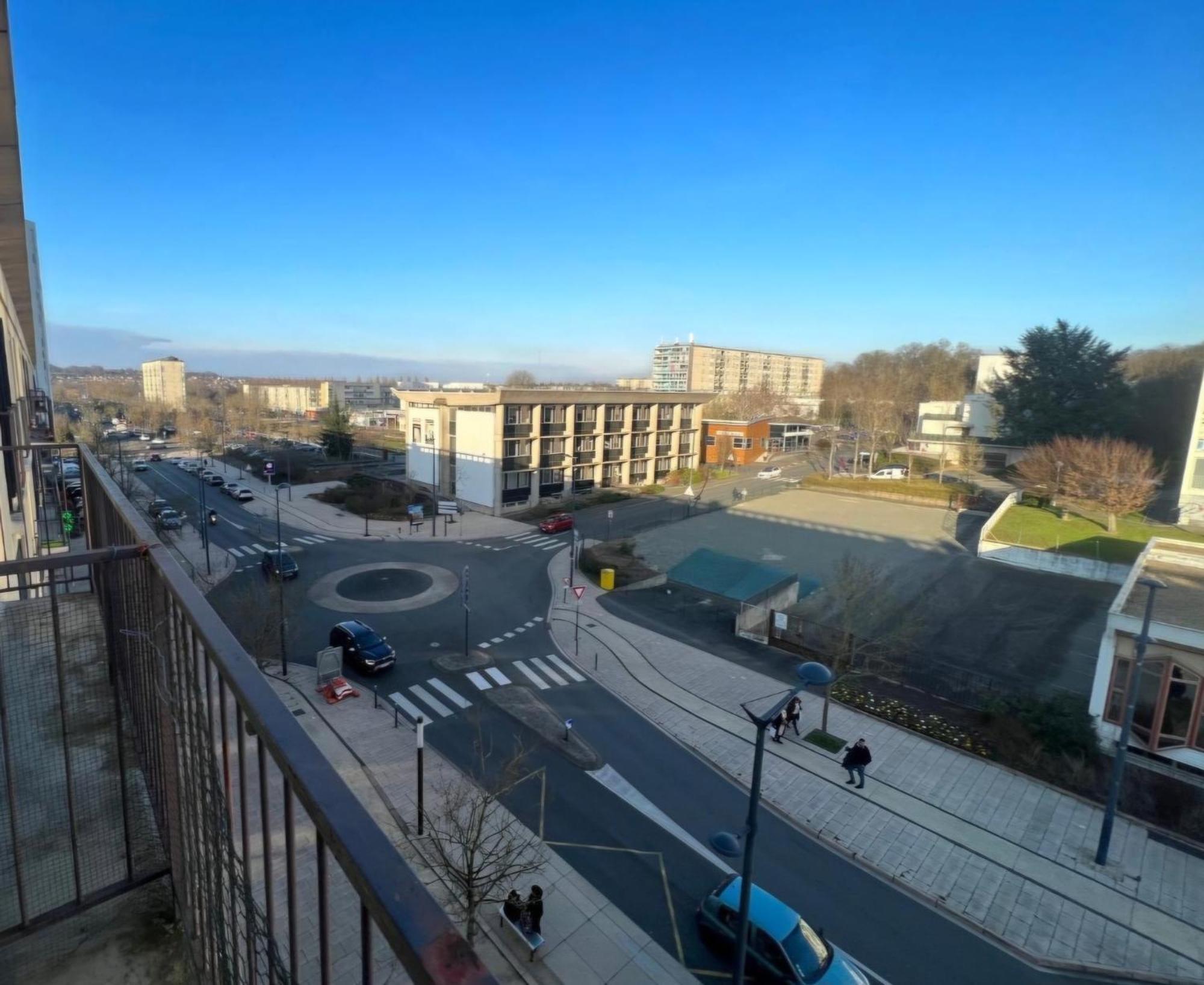 Chambre Neuve Dans Un Logement Partage A 10 Minute Du Circuit 24H Allonnes  外观 照片